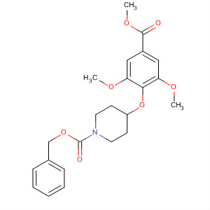 4-(2,6-Dimethoxy-4-methoxycarbonyl-phenoxy)-piperidine-1-carboxylic acid benzyl esterStructure,700804-22-4Structure 4-(2,6-Dimethoxy-4-methoxycarbonyl-phenoxy)-piperidine-1-carboxylic acid benzyl ester Structure,700804-22-4Structure